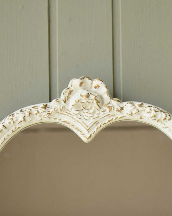 アンティークのドレッサー　アンティーク家具　憧れの可愛いドレッシングテーブル（鏡台）、アンティークのフレンチインテリア。一瞬でお姫様気分にしてくれますトップの女性らしいお花が身支度する時間を特別なものにしてくれます。(q-1575-f)