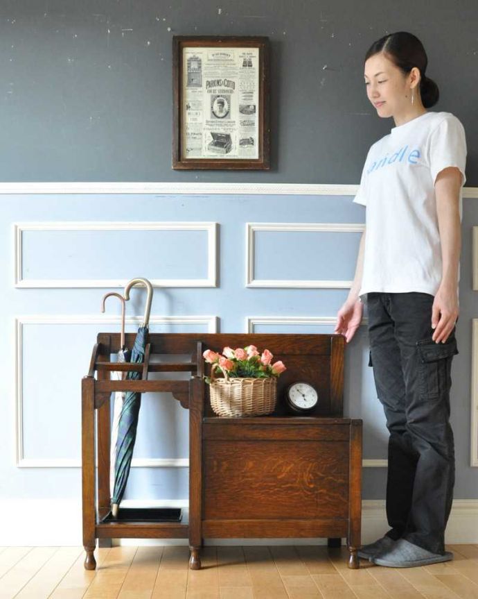 アンティークの玄関収納　アンティーク家具　英国らしい紳士のアンティークホールスタンド、ベンチ付のステッキスタンド（傘立て） 。英国紳士の身だしなみのための家具もともとはステッキを立てて置くためのスタンド。(q-1578-f)