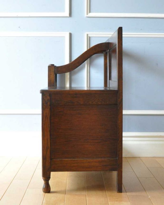 アンティークの玄関収納　アンティーク家具　英国らしい紳士のアンティークホールスタンド、ベンチ付のステッキスタンド（傘立て） 。横顔も美しく！こんな風に見えます専門の職人が、一度バラしてキレイに組み直しました。(q-1578-f)