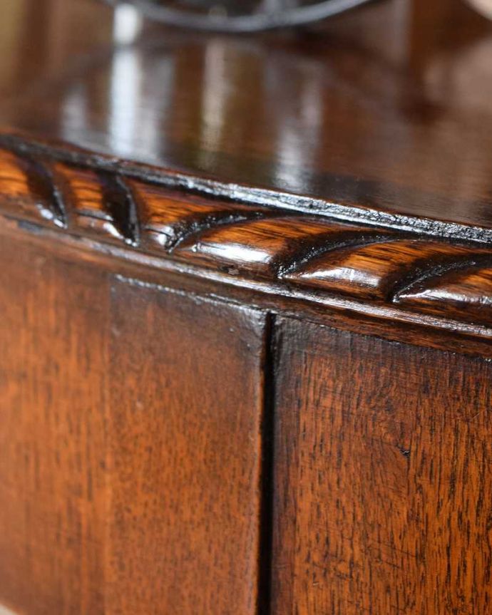 アンティークのテーブル アンティーク家具 イギリス輸入のアンティーク家具、ハーフムーンの脚が美しいコンソールテーブル。うっとりする美しさアンティークだから手に入る美しい彫。(q-1584-f)