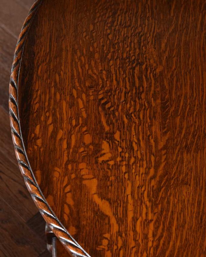 アンティークのテーブル アンティーク家具 イギリス輸入のアンティーク家具、ハーフムーンの脚が美しいコンソールテーブル。修復には自信がありますHandleでは専門の職人が修復する際、古い塗装を剥離してキレイにお直ししています。(q-1584-f)