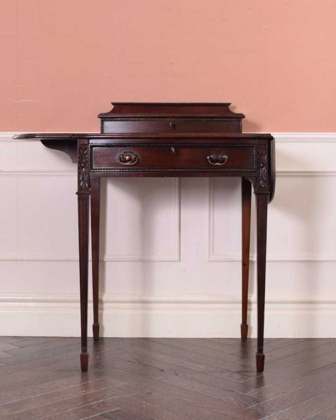 アンティークのデスク・書斎机　アンティーク家具　英国で見つけたアンティーク家具、美しい大人のライティングデスク（収納付き）。片方だけ開いても使えます3WAYで使えるから、片側だけ開いた状態でもOK。(q-1586-f)