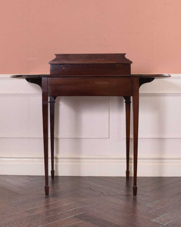 アンティークのデスク・書斎机　アンティーク家具　英国で見つけたアンティーク家具、美しい大人のライティングデスク（収納付き）。後ろ姿も見て下さい。(q-1586-f)