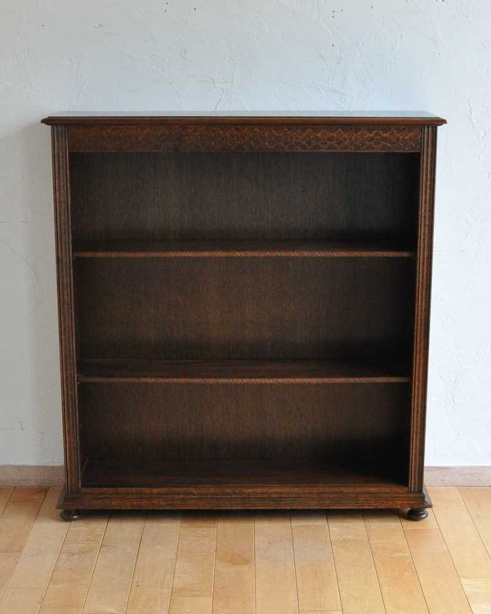アンティークのキャビネット アンティーク家具 英国輸入のアンティーク家具、彫刻がかっこいいオープン棚のブックシェルフ(本棚)。キレイに修復したので、安心して使って下さい。(q-1597-f)
