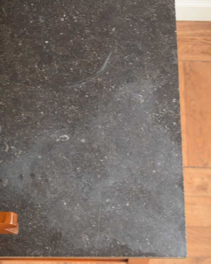 サイドボード　アンティーク家具　グリーン×バラのタイルが美しいウォッシュスタンド、英国輸入のアンティーク家具。コンディションもバッチリ！天然大理石はコンディションが一番大事なポイント。(q-1601-f)