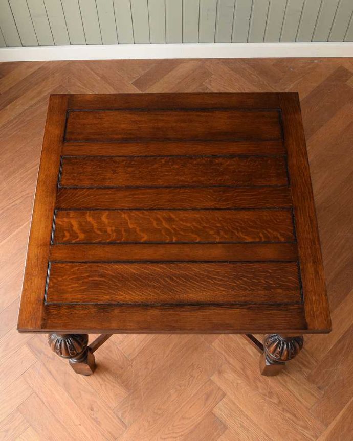 アンティークのテーブル　アンティーク家具　イギリス輸入のアンティーク家具、脚がお洒落なドローリーフテーブル（ダイニングテーブル） 。上から見るとこんな形リーフを開く前はこんな形です。(q-1608-f)