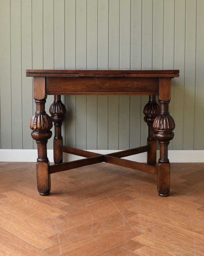 アンティークのテーブル　アンティーク家具　イギリス輸入のアンティーク家具、脚がお洒落なドローリーフテーブル（ダイニングテーブル） 。横から見るとこんな感じ真横から見てみるとこんな感じ。(q-1608-f)