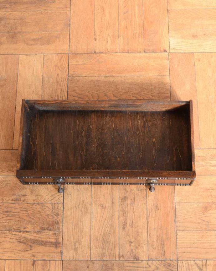 ビューロー アンティーク家具 どこでも置ける小さなサイズのアンティーク家具、スチューデントビューロー。何でも収納できる引き出しもちろん、引き出しの中もキレイに修復しました。(q-1610-f)