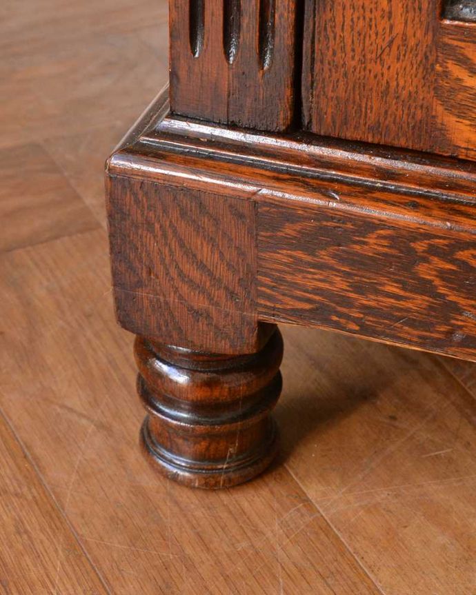 アンティーク家具の脚