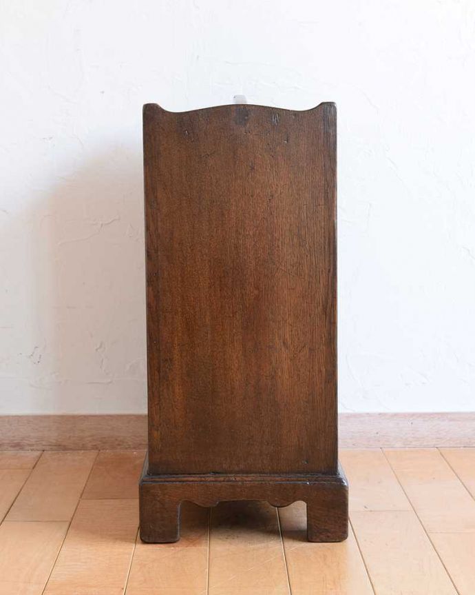 マガジンラック　アンティーク家具　英国の小さなアンティーク家具、引き出しが付いた便利に使えるマガジンラック。横から見ると･･･360度、どの角度から見てもキレイに仕上がっています。(q-1613-f)