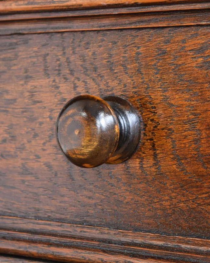 アンティークのデスク・書斎机　アンティーク家具　英国らしいカッコイイ家具、引き出し付きのアンティークホールテーブル（デスク）。開ける度にワクワクする取っ手取っ手をそっと引っ張って開けるたびに、宝箱を開けている気分です。(q-1615-f)