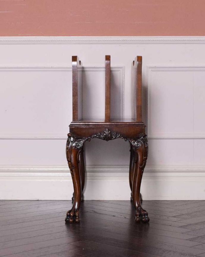 マガジンラック　アンティーク家具　高級感が溢れるイギリスで出会ったアンティークマガジンラック。横から見てもキレイです360度、どの角度から見てもキレイに仕上がっています。(q-1625-f)