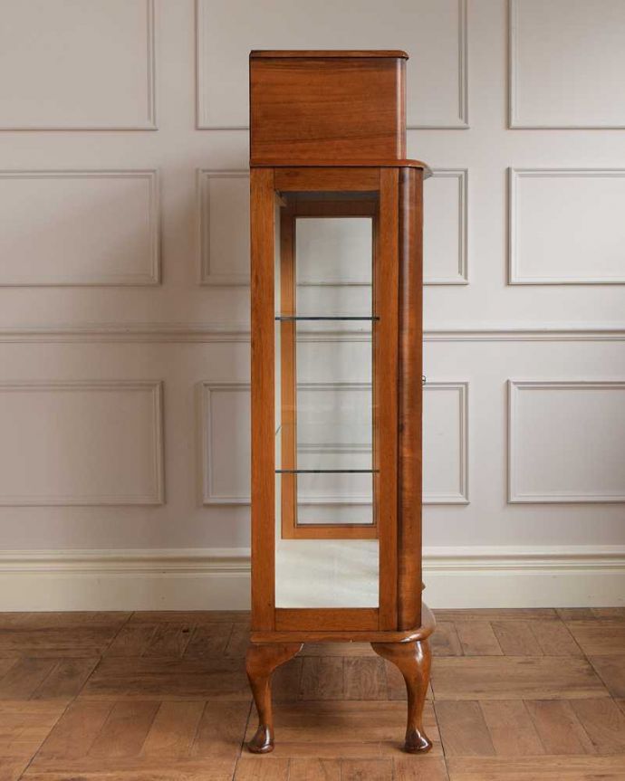 キャビネットの側面