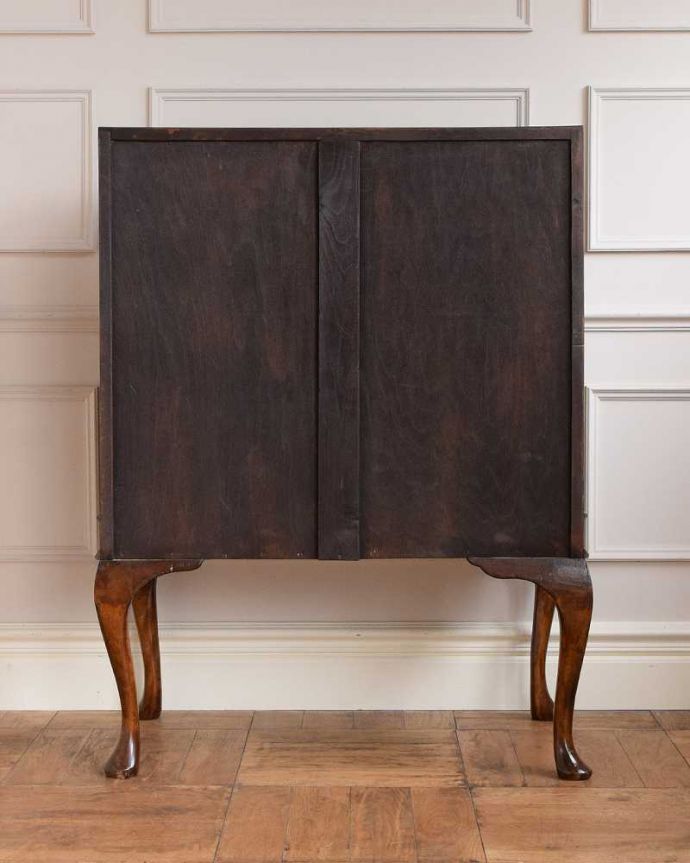 ビューロー　アンティーク家具　英国輸入の美しいアンティーク家具、優雅なライティングビューロー。後ろ姿もキレイですアンティークは新品ではないので、もちろん経年変化によるキズはありますが、見えない所も専門の職人がしっかり修復しました。(q-1629-f)