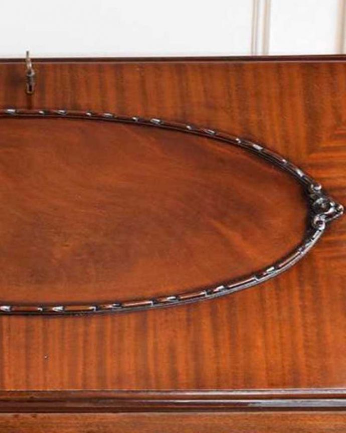 ビューロー　アンティーク家具　英国輸入の美しいアンティーク家具、優雅なライティングビューロー。惚れ惚れしちゃう美しさアンティークだから手に入れることが出来る銘木の美しさにうっとりです。(q-1629-f)