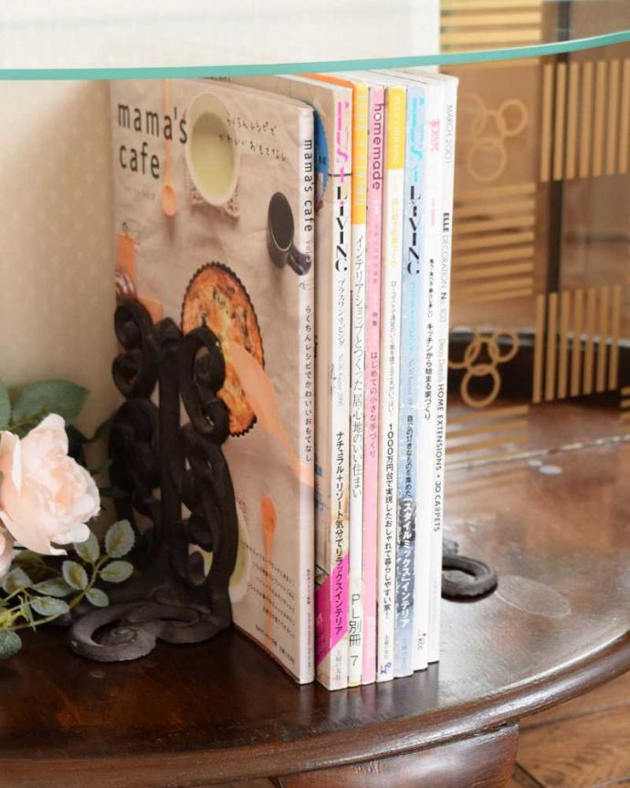 アンティークのキャビネット アンティーク家具 イギリスのアンティーク家具、ミラーバックのショーケース(ガラスキャビネット) 。A4サイズの雑誌も収納できる優等生雑誌まで収納できる高さ!本や雑誌もたっぷり収納出来ます。(q-1630-f)