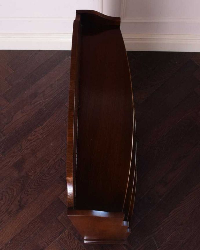 アンティークのキャビネット　アンティーク家具　飾りながらオシャレに収納できるブックシェルフ、英国のアンティーク家具。天板もキレイに仕上げました。(q-1638-f)