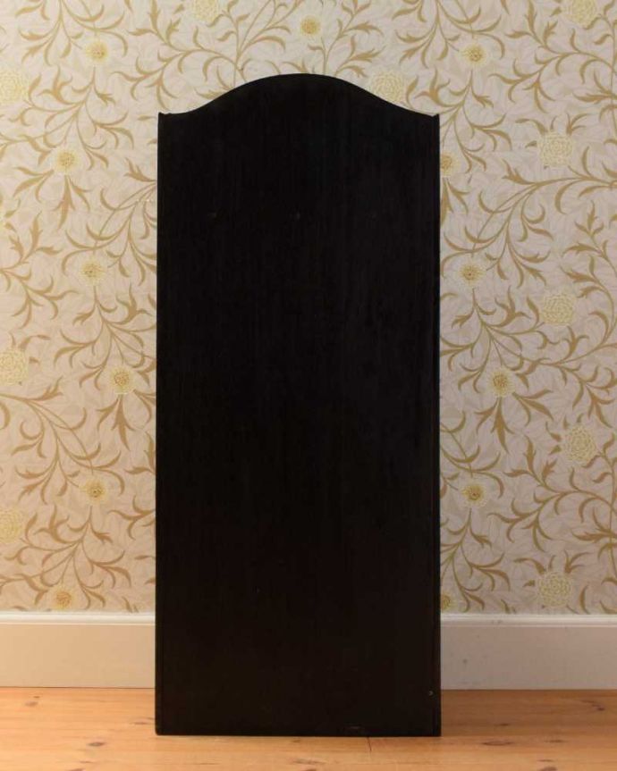 アンティークのキャビネット　アンティーク家具　引き出し付きで使いやすい、英国の小さなアンティークブックシェルフ（マガジンラック付き）。キレイに修復しましたアンティークは新品ではないので、経年変化によるキズはありますが、専門の職人がキレイにお直しをしているので、後姿までキレイです。(q-1639-f)