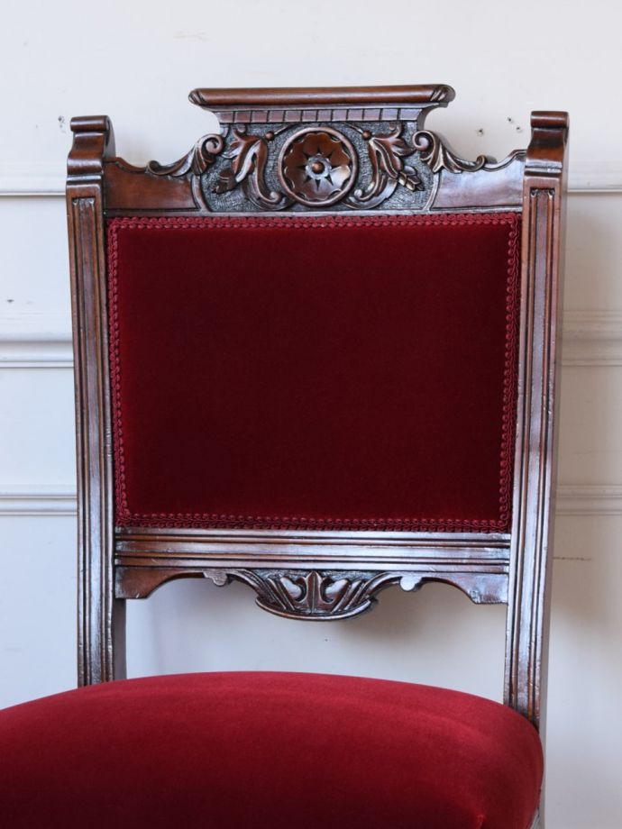 背もたれが美しいアンティークの椅子