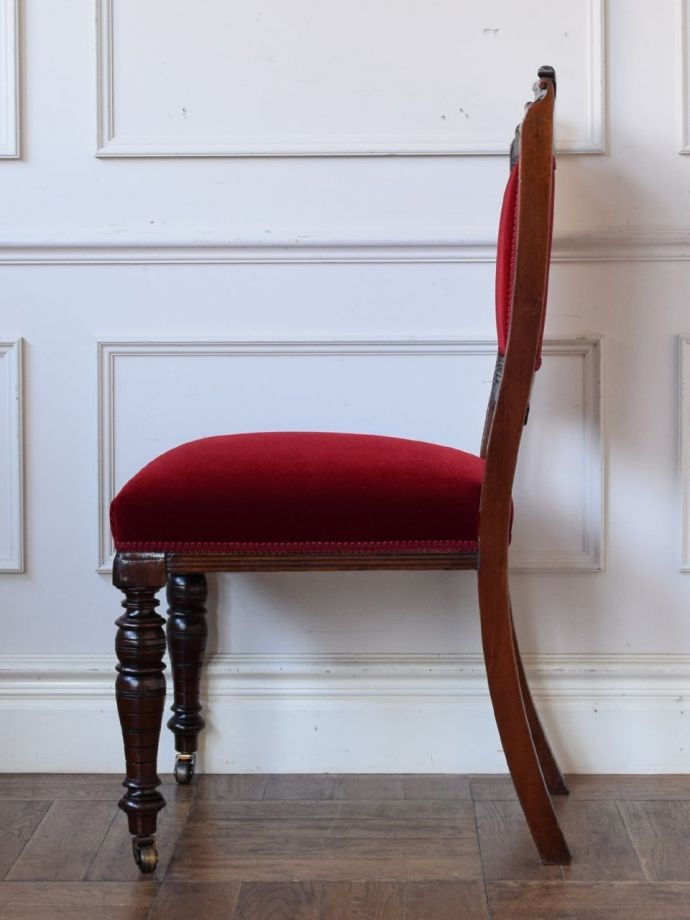 アンティークの椅子の側面