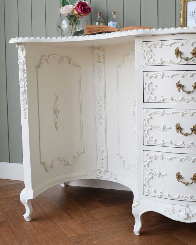 アンティークのデスク・書斎机 アンティーク家具 フランス輸入の華やかなアンティーク家具、ドレッシーな引き出し付きデスク。自分だけのヒミツを収納引き出しもたくさんあるから収納としても便利な家具。(q-1641-f)