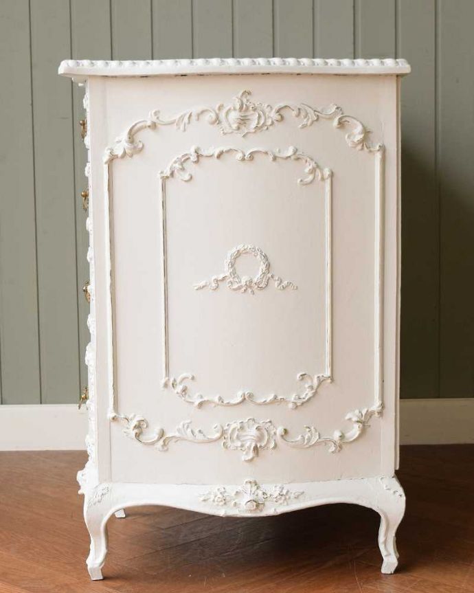 アンティークのデスク・書斎机 アンティーク家具 フランス輸入の華やかなアンティーク家具、ドレッシーな引き出し付きデスク。横から見てもステキフランスらしく優雅な横顔。(q-1641-f)