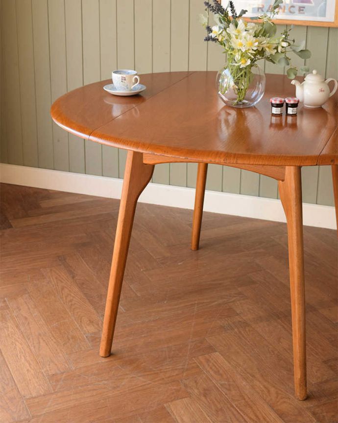 アーコールの家具　アンティーク家具　北欧テイストのアンティーク家具、伸張式のアーコールドロップリーフテーブル(ERCOL) 。3WAYで使えちゃう便利さが自慢バタフライテーブルは、3通りの大きさで使える便利なテーブル。(q-1644-f)