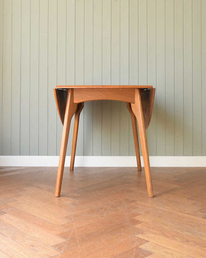 アーコールの家具　アンティーク家具　北欧テイストのアンティーク家具、伸張式のアーコールドロップリーフテーブル(ERCOL) 。横から見てみると･･･テーブルを横から見るとこんな感じ。(q-1644-f)