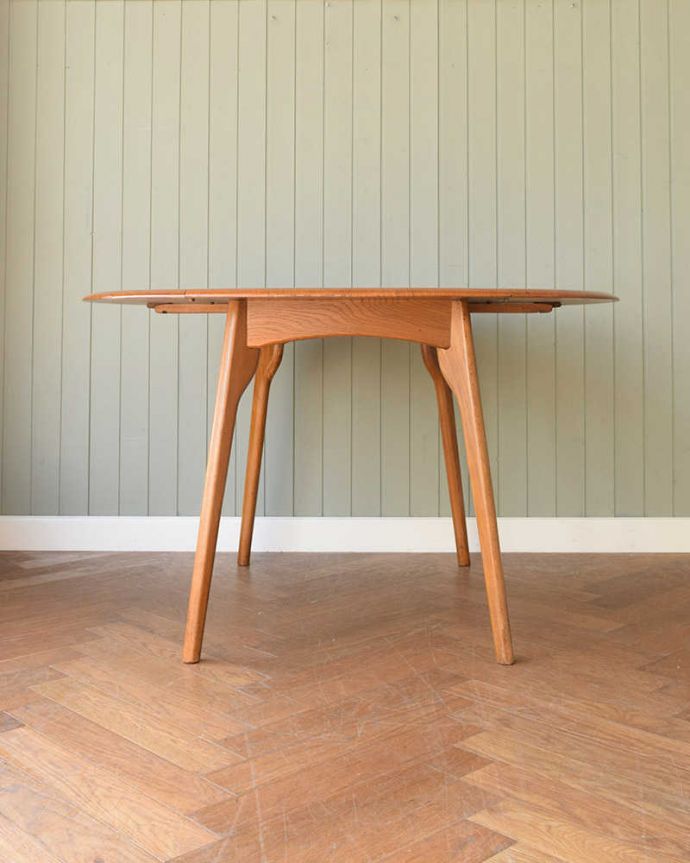 アーコールの家具　アンティーク家具　北欧テイストのアンティーク家具、伸張式のアーコールドロップリーフテーブル(ERCOL) 。両方開いたらこんな感じ開いても閉じても、自由に使える便利さが魅力です。(q-1644-f)