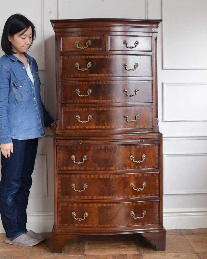 アンティークのチェスト　アンティーク家具　アンティークのチェスト（トールボーイ）、木目も美しい英国のチェストオブドロワーズ。チェストの上に、もう1つチェスト！まるで2つのチェストが重なっているようなデザインのトールボーイ。(q-1645-f)