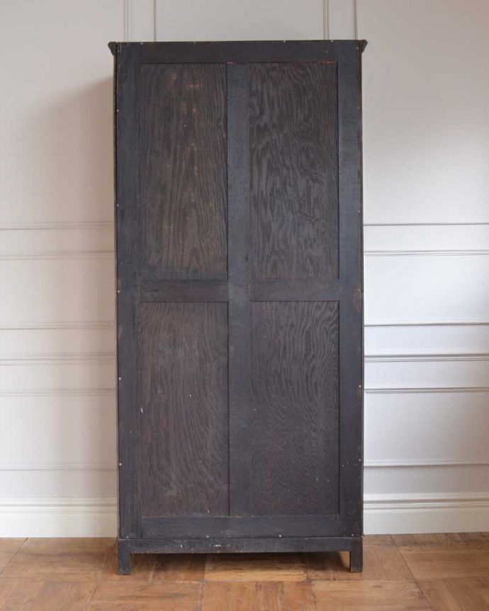 アンティークのキャビネット　アンティーク家具　英国から到着、時計が付いた珍しいアンティークホールローブ（ワードローブ） 。実は後ろ姿もキレイなんです。(q-1646-f)
