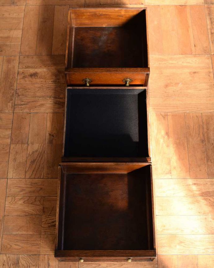 アンティークのキャビネット　アンティーク家具　見せるお洒落な収納家具、イギリスのアンティークウェルッシュドレッサー。引き出しの中もキレイですもちろん引き出しの中も職人がキレイに修復しました。(q-1647-f)