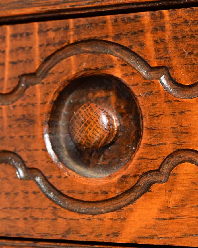 アンティークのキャビネット　アンティーク家具　見せるお洒落な収納家具、イギリスのアンティークウェルッシュドレッサー。デザインの一部になっている取っ手引き出しも開け閉めがスムーズに出来るようお直ししてあります。(q-1647-f)