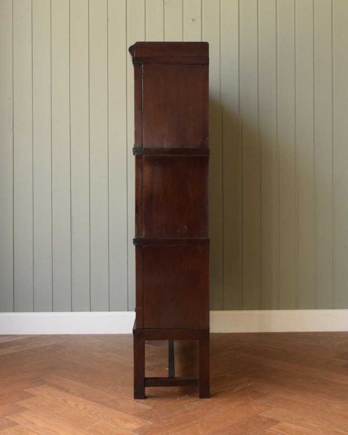 アンティークのキャビネット　アンティーク家具　小さくて置きやすいスタッキングブックケース、英国輸入のアンティークキャビネット 。横から見ると･･･横から見るとこんな感じ。(q-1652-f)