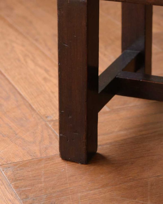 アンティークのキャビネット　アンティーク家具　小さくて置きやすいスタッキングブックケース、英国輸入のアンティークキャビネット 。女性１人でも運べますHandleのアンティークは、脚の裏にフェルトキーパーをお付けしているので、女性でも床を滑らせて移動が出来ます。(q-1652-f)