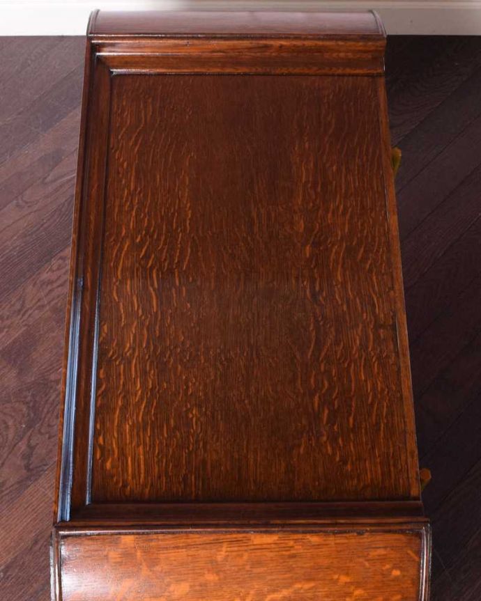 アンティークのチェスト　アンティーク家具　イギリスで見つけた曲線がキレイなアンティーク家具、アールデコの２段チェスト。ピカピカに仕上げましたHandleでは修復の時、天板の塗装も一度剥離してキレイに仕上げました。(q-1654-f)