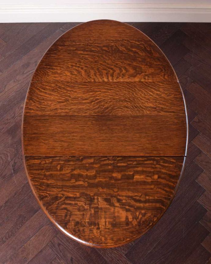 アンティークのテーブル　アンティーク家具　サイズを自由に変えて使える便利なアンティーク家具、ツイスト脚のドロップリーフテーブル（伸張式テーブル）。天板の形を見てみると･･･テーブルの形を上から見ると、こんな感じです。(q-1656-f)