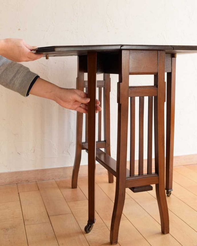 アンティークのテーブル アンティーク家具 優雅なアンティーク英国サザーランドテーブル、伸張式のゲートレッグテーブル。脚を引き出すだけであっという間ゲートのような形をした脚のテーブル。(q-1660-f)