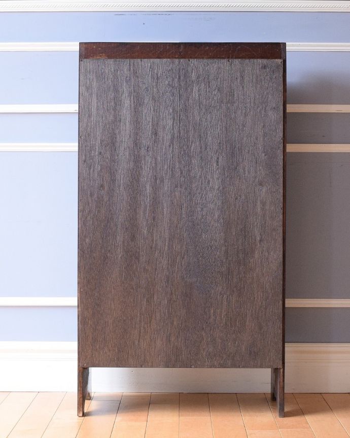 アンティークのキャビネット アンティーク家具 ステンドグラスが入ったアンティーク家具、小さなブックケース(本棚)。後ろ姿もキレイです。(q-1662-f)