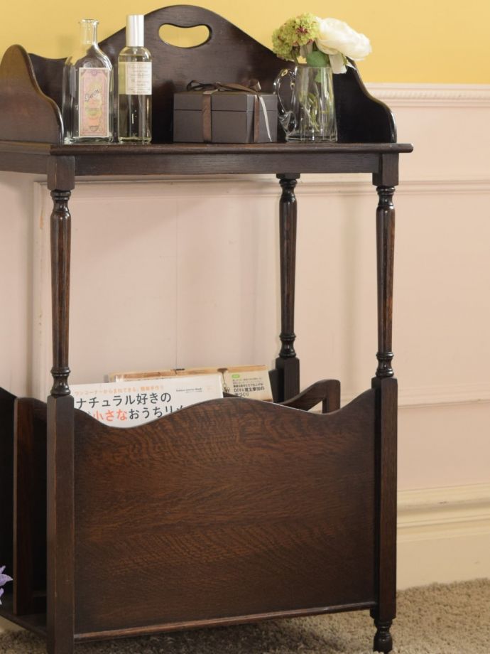 マガジンラック付きの本棚