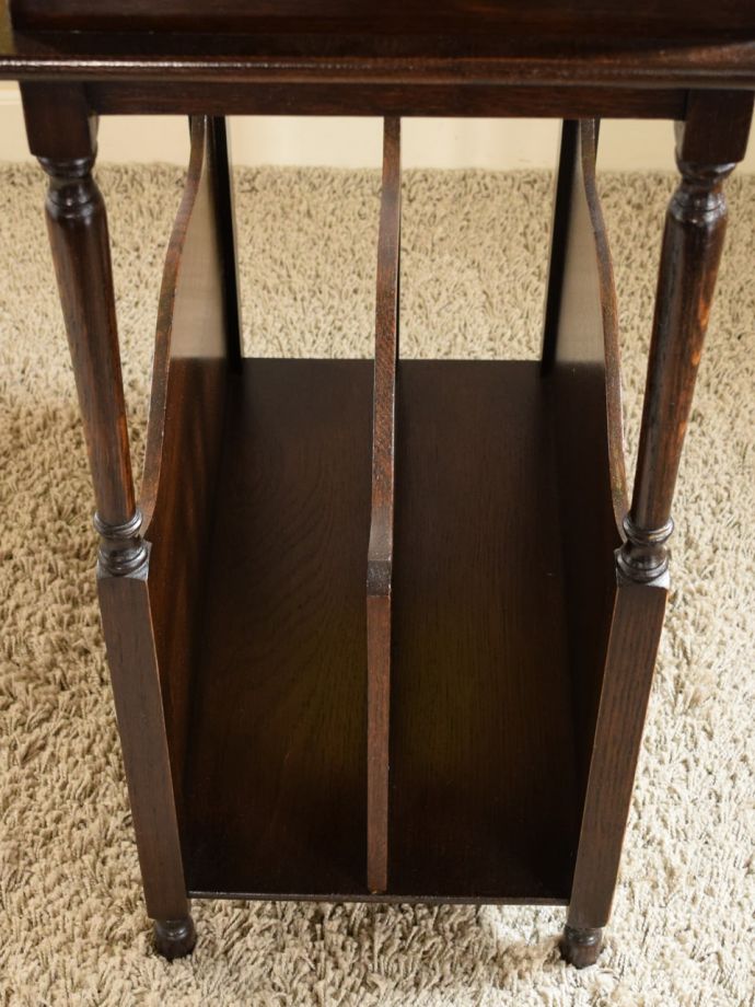 アンティークのマガジンラック