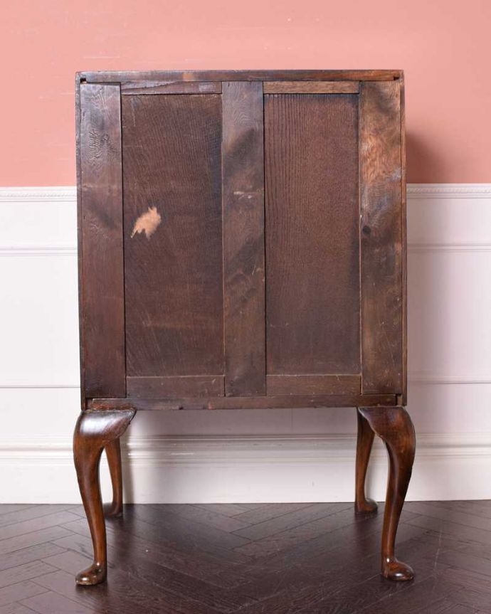 ビューロー　アンティーク家具　アンティーク英国輸入の家具、引き出しのウェーブが優雅なライティングビューロー。後ろ姿もキレイですアンティークは新品ではないので、もちろん経年変化によるキズはありますが、見えない所も専門の職人がしっかり修復しました。(q-1682-f)