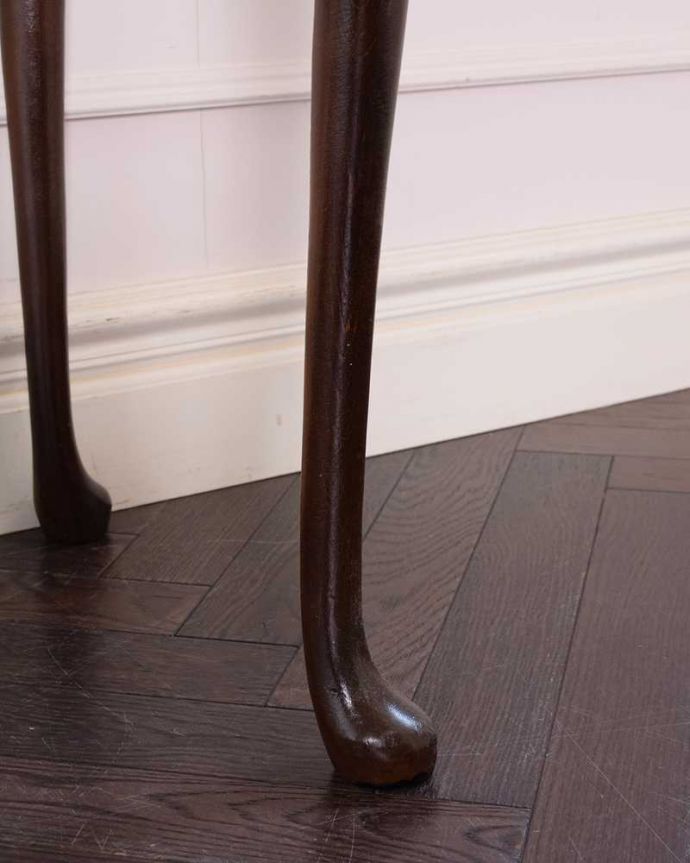 ビューロー　アンティーク家具　美しいアンティーク英国輸入家具、マホガニー材のビューロー（デスク）。女性１人でラクラ運べちゃうんですHandleのアンティークは、脚の裏にフェルトキーパーをお付けしています。(q-1690-f)