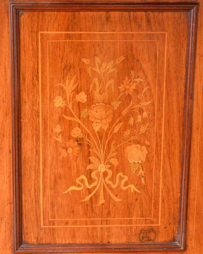 ビューロー アンティーク家具 象嵌が装飾された豪華なアンティーク家具、ミラー付きアンティークビューローブックケース。職人技が光っています。(q-1691-f)