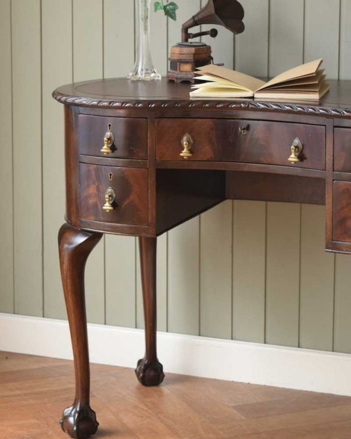 アンティークデスクの美しい木目