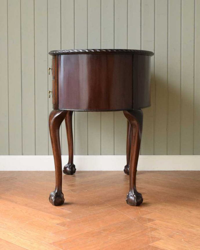 書斎デスクの側面