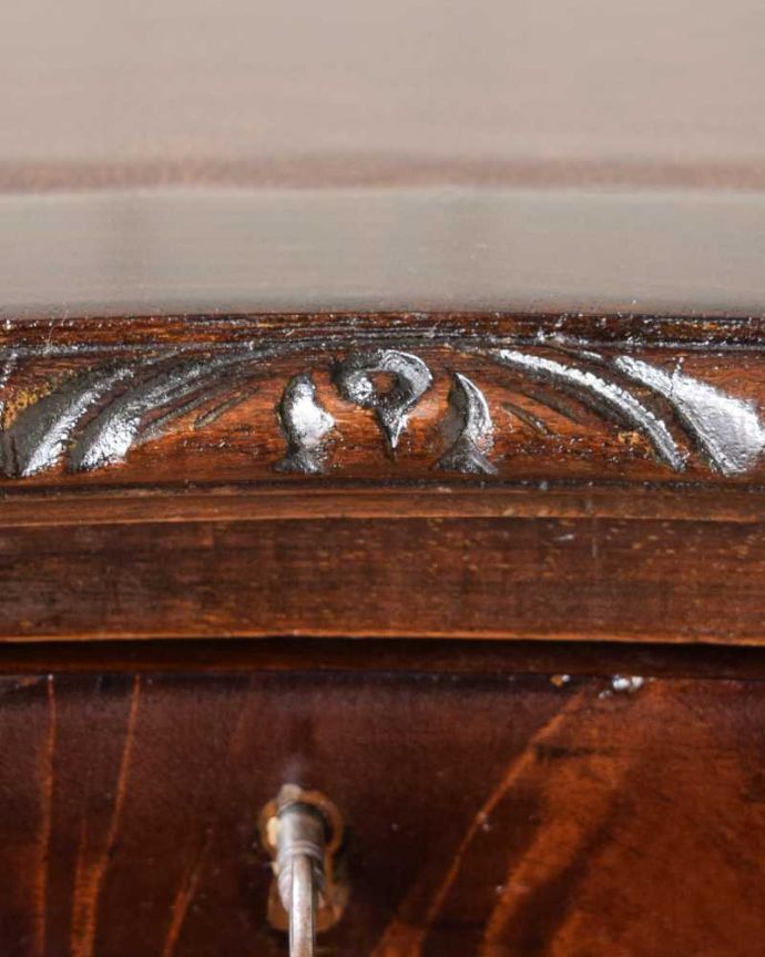 アンティークデスクの装飾