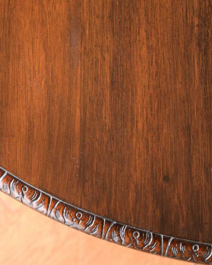 アンティークのテーブル　アンティーク家具　イギリス輸入のアンティーク家具、お花の彫りが美しいコンソールテーブル 。修復には自信がありますHandleでは専門の職人が修復する際、古い塗装を剥離してキレイにお直ししています。(q-1706-f)