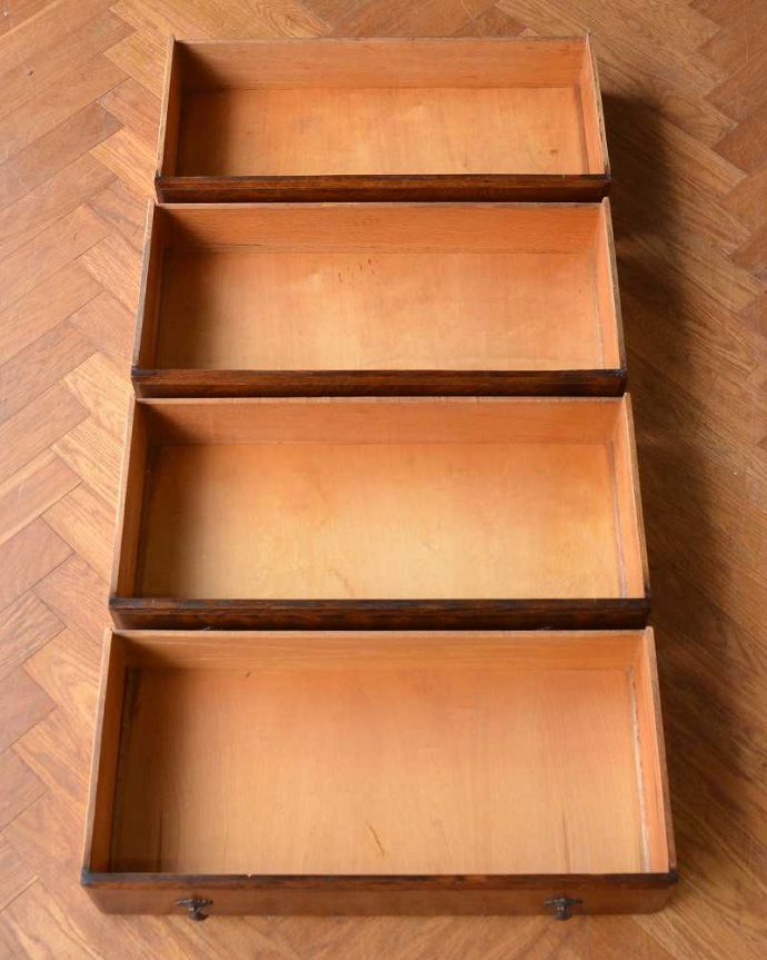 アンティークのチェスト アンティーク家具 機能的な鏡、小物収納付きのアンティーク家具、ドレッサーを兼ねたバチェラーズチェスト 。何を入れても大丈夫。(q-1707-f)