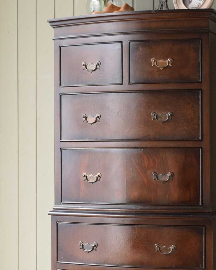 アンティークのチェスト アンティーク家具 高級材を贅沢に使用したアンティーク家具、トールボーイ6段チェスト。木目のツヤツヤ感。(q-1708-f)